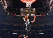  勇士不断突破！，阿扎伦卡连续十五场比赛得分超过表现优异再创辉煌时刻